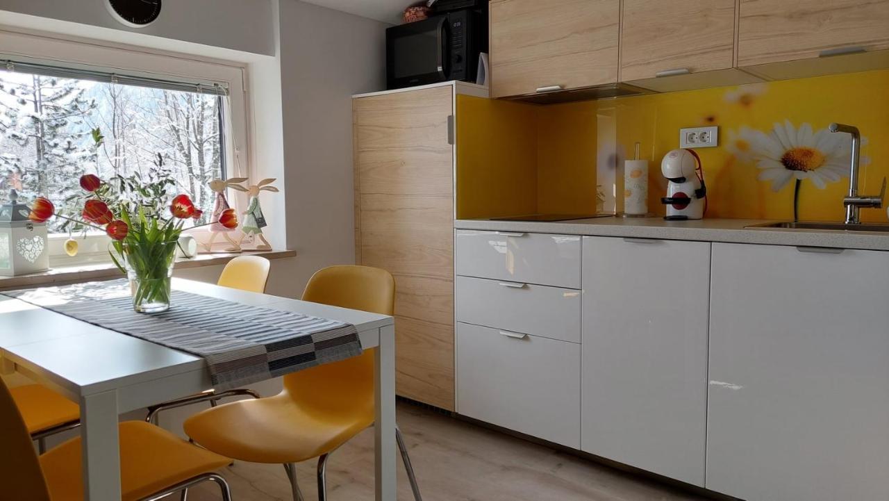 Apartma Marjetica Gozd Martuljek Exteriör bild