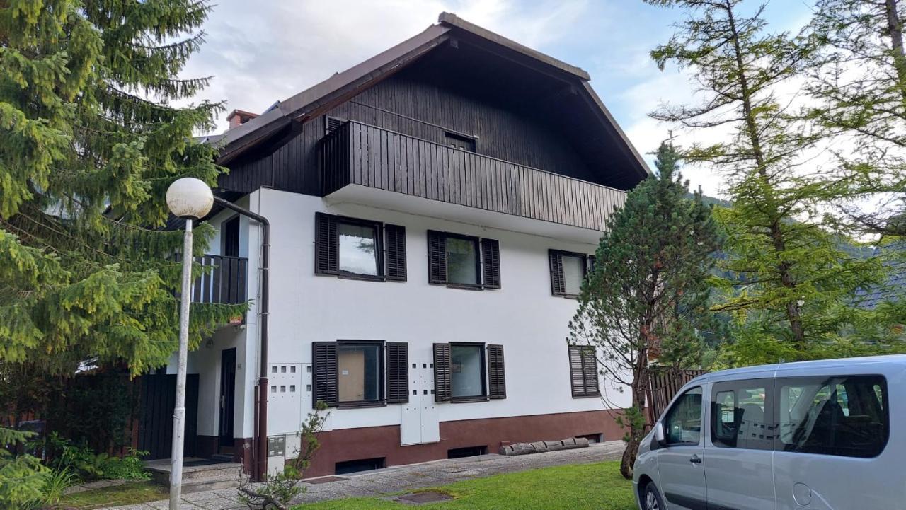Apartma Marjetica Gozd Martuljek Exteriör bild